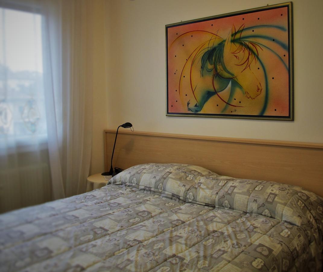 Bed & Breakfast Delle Rose โกเนลยาโน ภายนอก รูปภาพ